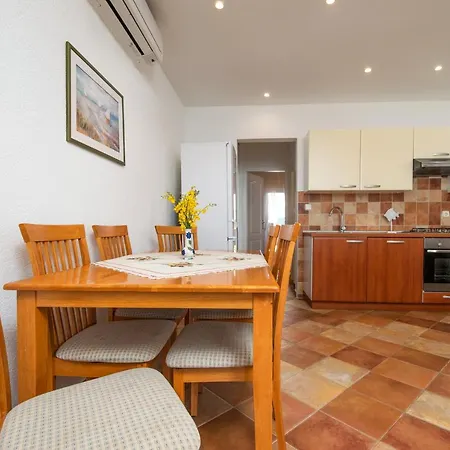 Meic Apartment *