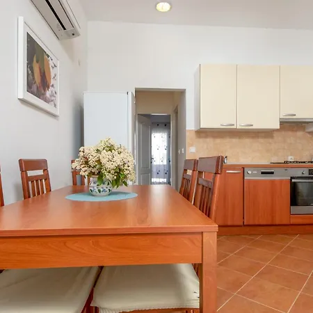 Meic Apartment *