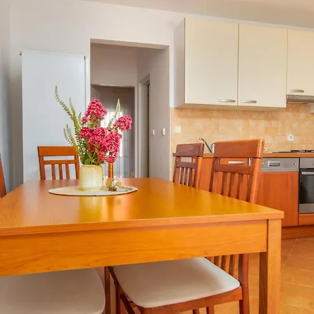 Apartamento Meic Pirovac