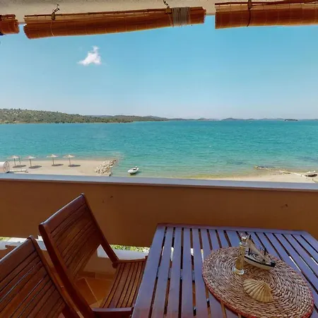 Apartamento Meic Pirovac